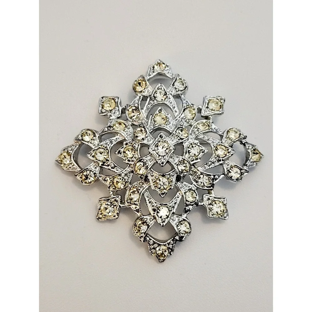 Vintage Sarah Coventry Signed Brooch Pin‎ Clear Rhinestones Leading Lady 1970